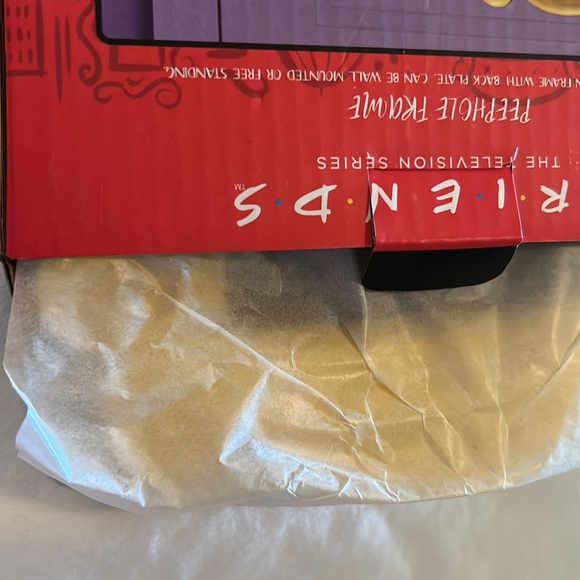 Friends Yellow Peephole Frame NEW IN BOX Paladone Products TV Show Monica Door - Picture 3 of 4